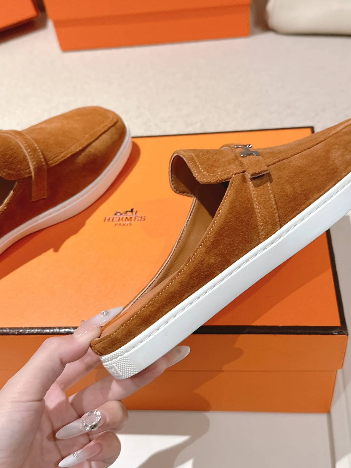 Men's men's shoes 💰560💰 Hermes 25ss new autumn and winter loafers, British retro design, classic and durable! Original reverse mold last, the ultimate 1:1 shape. Fabric: Cow suede/calfskin Lining: Imported sheepskin lining Outsole: Open-molded rubber sole Size: 35-45